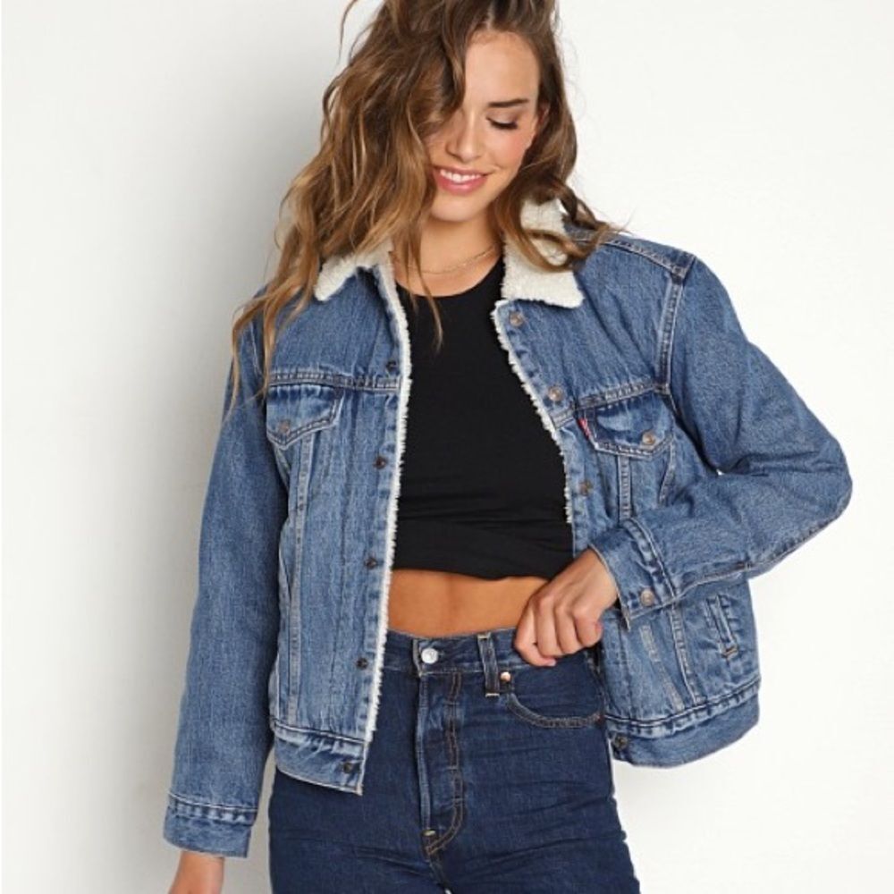 Levi's Ex-Boyfriend Retro Sherpa Trucker Jacket in Medium Blue Denim Size Medium